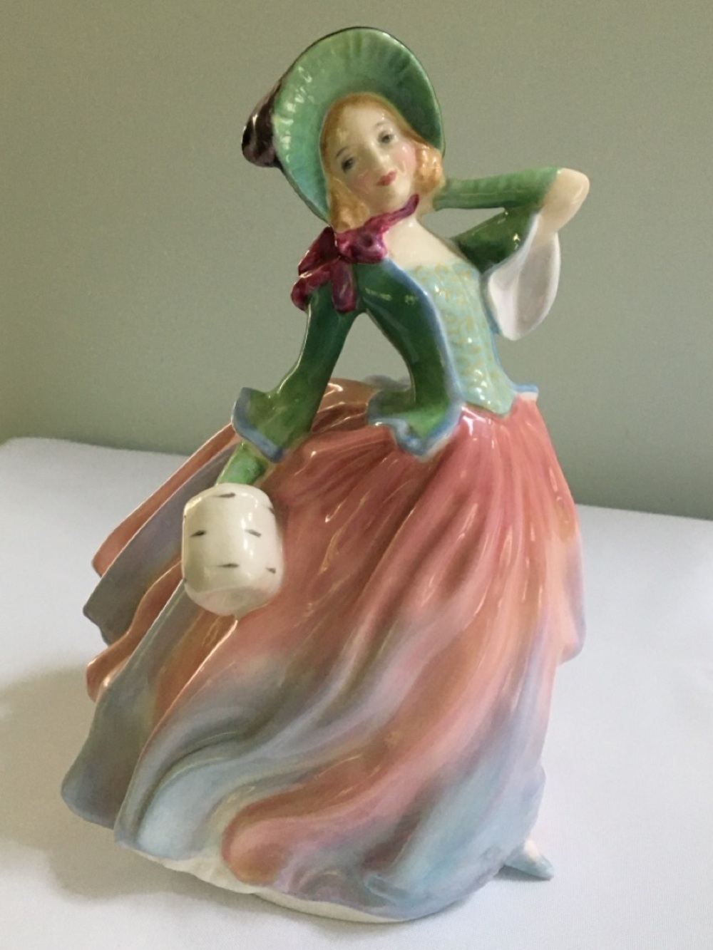 Royal Doulton “Autumn Breezes” HN1911 Vintage Bone China Figurine – England